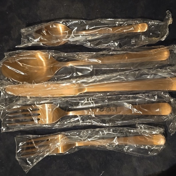 Oslo Cutlery 5 Pc Set in Matte Copper, Service For 1,  Retail Price $105.00US - Picture 3 of 7